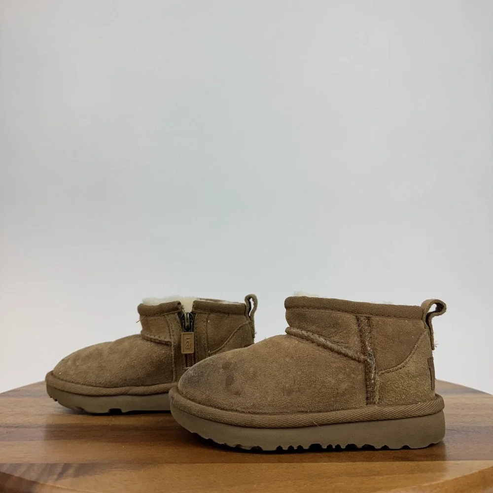 Little Kids‎ Ugg Classic Ultra Mini Zippered Brown Suede Comfort Lined Boots 7 C